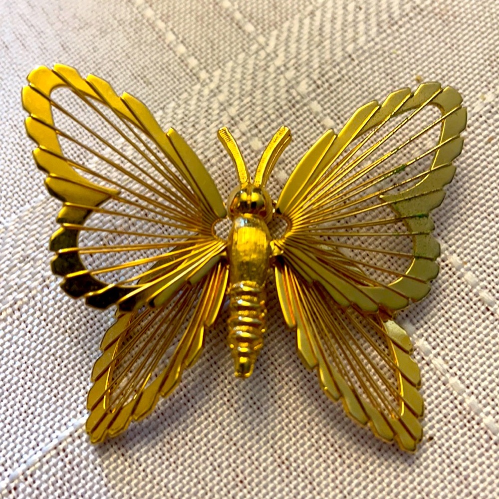 MONET GOLDTONE BUTTERFLY VINTAGE